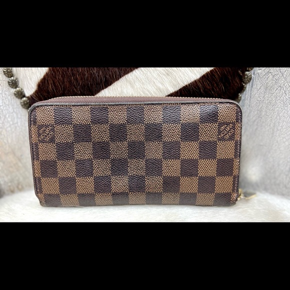 Authentic Louis Vuitton Damier Zippy Wallet - Picture 3 of 8